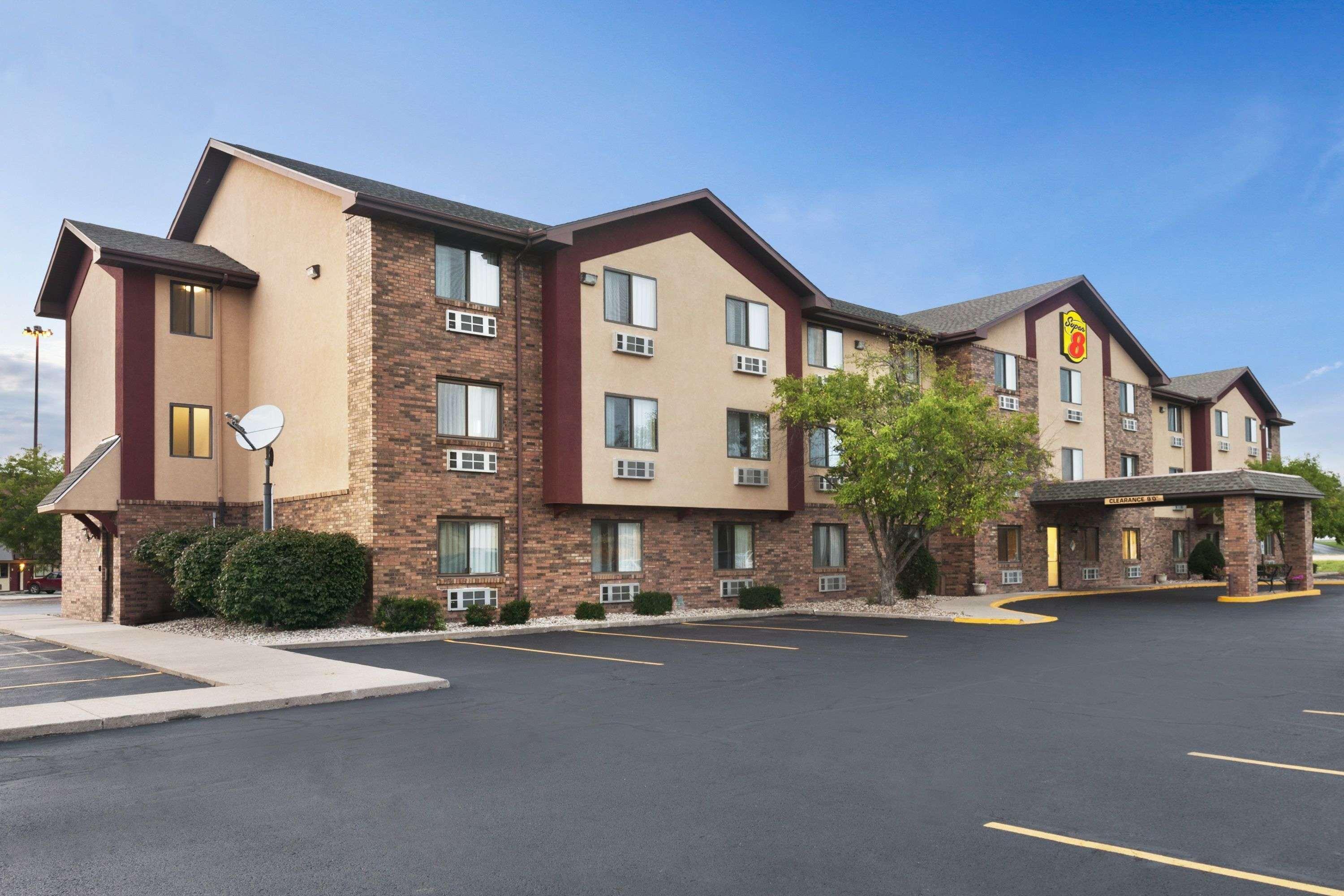 Super 8 By Wyndham Peoria Motel Exterior photo