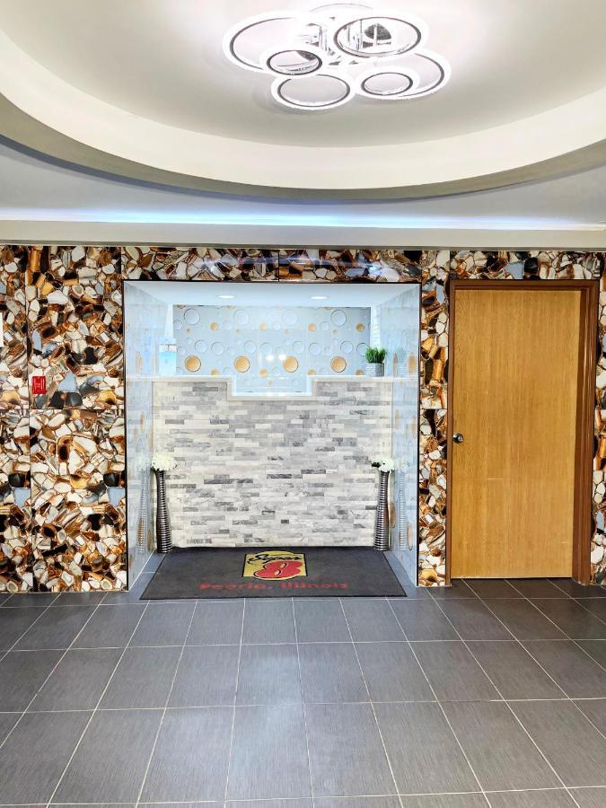 Super 8 By Wyndham Peoria Motel Exterior photo