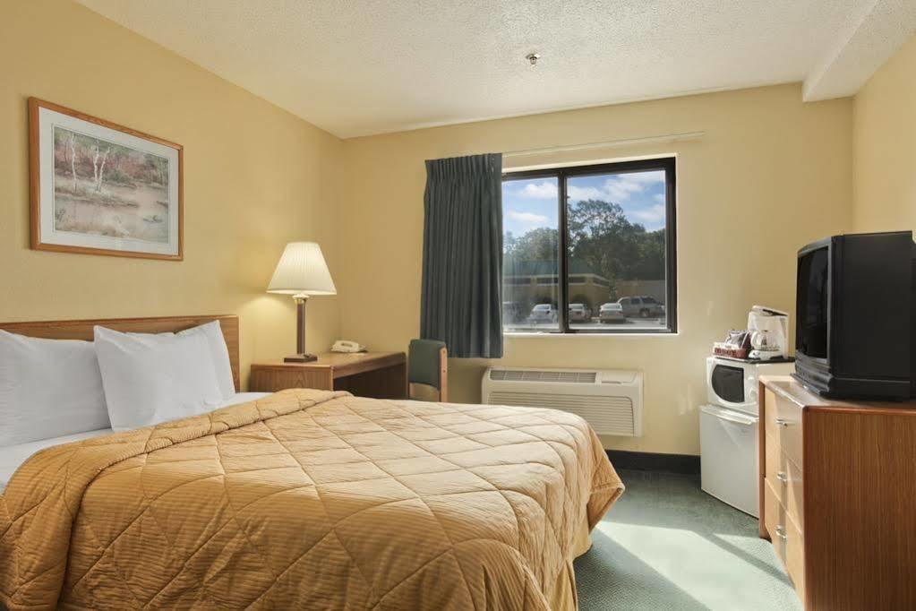 Super 8 By Wyndham Peoria Motel Exterior photo